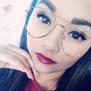 Meet your Posher, Celeste